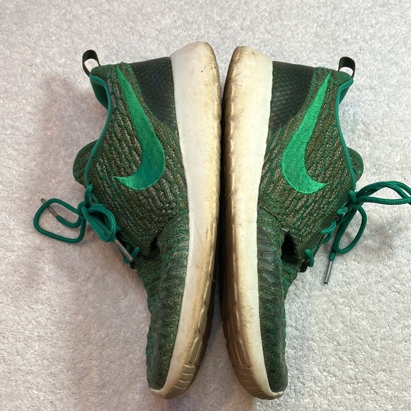 Nike green athletic shoes - Picture 4 of 9